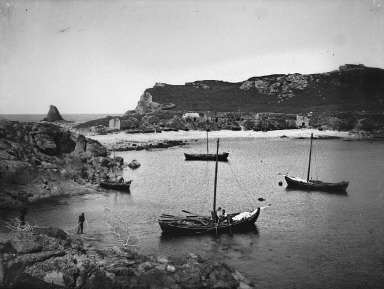 Fethaland Haaf Station, sixareen and foureen boats. Photo courtesy of the Shetland Museum and Archives